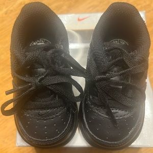 NIKE
FORCE 1 LE
INFANT/TODDLER LIFESTYLE SHOES Size 3C